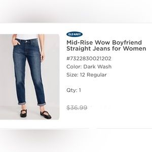 Old Navy Mid-Rise WOW Boyfriend Jeans. Size 12